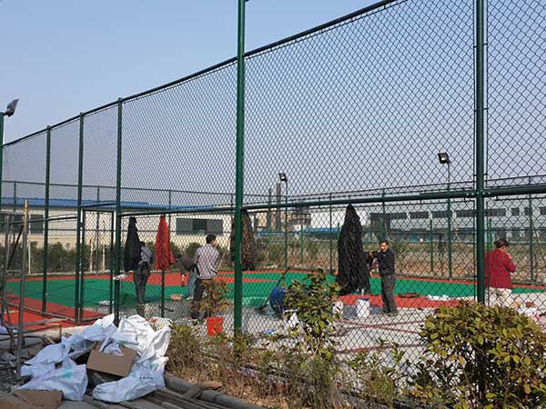 某地區(qū)籃球場(chǎng)圍網(wǎng)施工案例